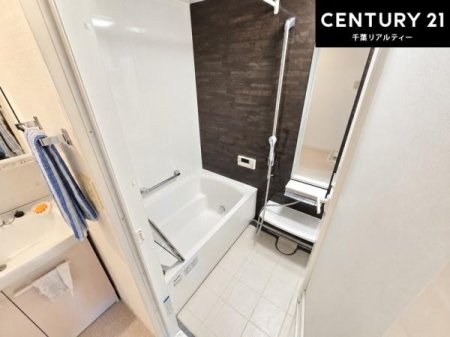 ���� �������������l�̕��͋C�̃o�X���[���́A�����o�Ă��ăo�X�^�C�����[���I
���d���撣���Ă��邲�J���ɂ��D�݂̍���̓����܂����āA�y����ł݂Ă͂������ł��傤���H
