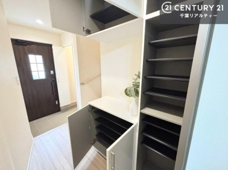 ���� �V���[�Y�{�b�N�X�t���Ȃ̂ŁA���ւ��Еt�����|�������₷���ł��I
�X�b�L���������ւŌ˂��J�����u�ԁA�������̂���S�n������Ԃ��o�}���Ă���܂��B