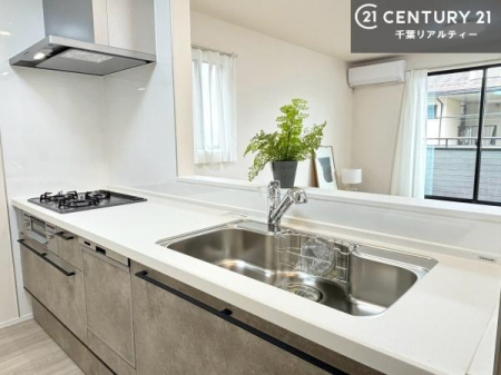 �L�b�`�� ��Ƃ����₷���V�X�e���L�b�`���ł��I���[���t���Ă���̂ŁA�����X�y�[�X�ɕ���u���Ȃ��čς݂܂��I
�L�X�g���āA���K�ɍ�Ƃ��ł��܂��I