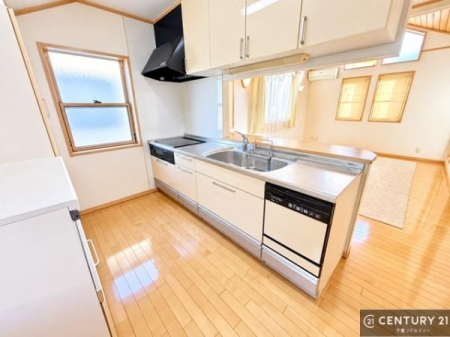 �L�b�`�� ��Ƃ肠�钲���X�y�[�X�ō�Ƃ����₷�����K�ȃL�b�`���ł��I
���q�l�ƈꏏ�ɂ��َq������y���߂�L�X�X�y�[�X�ł��B�y�����������ԂɂȂ肻���ł��ˁI