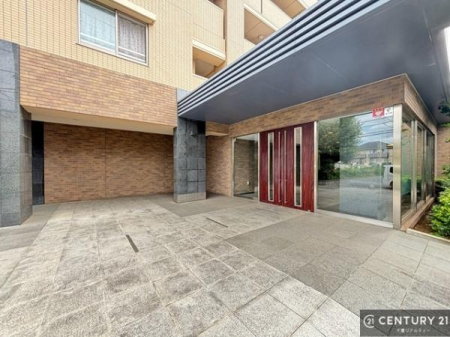 �G���g�����X �z������̗ǂ��G���g�����X�́A���Ƒ��₨�q�l���������}���Ă���܂��B
�����̕�炵�ɐS�n�悳�������炵�Ă�����Ԃł��B
