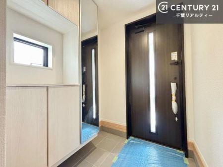 ���� ���ւ̃V���[�Y�{�b�N�X�́A���[�͗ǍD�ŌC���������萮���ł��邾���łȂ��A�㕔������I�Ƃ��Ċ��p�\�B���C�ɓ���̏�����O���[����u���΁A���q���}���邨�����ȋ�ԂɎd�オ��܂��I