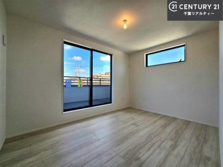 �m�� �o���R�j�[�ɖʂ��Ă���m���ł��B���邭�����肪����A���C����������ł��܂��I���N���āA�O�ɏo�Ĕw�L�т����[�ċz�����ǂ������}������邱�Ƃ��ł��܂��B