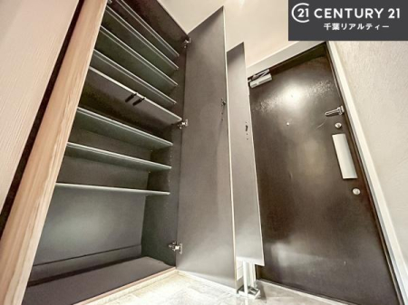 ���� �V���[�Y�{�b�N�X�t���Ȃ̂ŁA���ւ��Еt�����|�������₷���ł��I
�X�b�L���������ւŌ˂��J�����u�ԁA�������̂���S�n������Ԃ��o�}���Ă���܂��B
