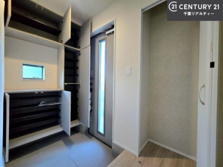 ���� �V���[�Y�{�b�N�X�t���Ȃ̂ŁA���ւ��Еt�����|�������₷���ł��I
�X�b�L���������ւŌ˂��J�����u�ԁA�������̂���S�n������Ԃ��o�}���Ă���܂��B