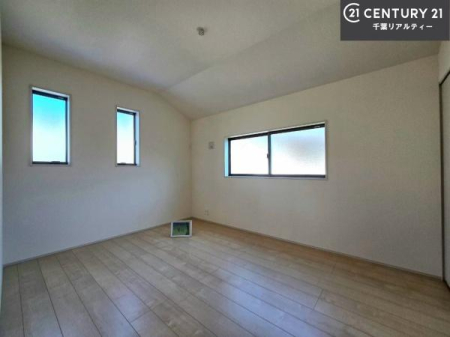 �q������ ���q���܂̋����Ƃ��Ă��������߂̗m���B�x�b�h��w�K���Ȃǂ�z�u���₷���A���q���܂����������̎��Ԃ��߂�����v���C�x�[�g��ԂƂ��Ă��g�����������܂��B