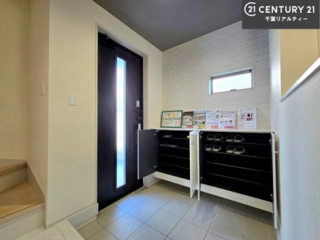 ���� �V���[�Y�{�b�N�X�t���Ȃ̂ŁA���ւ��Еt�����|�������₷���ł��I
�X�b�L���������ւŌ˂��J�����u�ԁA�������̂���S�n������Ԃ��o�}���Ă���܂��B