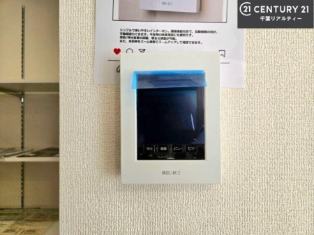 ���̑����� TV���j�^�[�t���C���^�[�z��������A�K��҂��f���Ŋm�F���Ă���Ή��ł��邽�߁A�h�Ɩʂ����S�ł��B���q�l�̂�����Ԏ��ɂ��S�����A���Ƒ��̈��S�E���S�ȕ�炵���T�|�[�g���܂��B