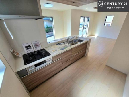 �L�b�`�� ��Ƃ肠�钲���X�y�[�X�ō�Ƃ����₷�����K�ȃL�b�`���ł��I
���q�l�ƈꏏ�ɂ��َq������y���߂�L�X�X�y�[�X�ł��B�y�����������ԂɂȂ肻���ł��ˁI