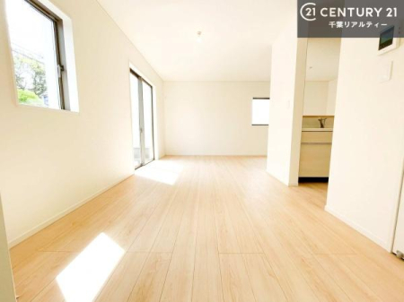 ���r���O �S�n�ǂ����r���O�͉Ƒ������R�ƏW�܂�܂��B�Ƒ��c�R�̎��Ԃ����������ł��B���Ƒ��ƁA����w�[���������Ԃ��߂��������ł��ˁB