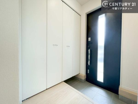 ���� �V���[�Y�{�b�N�X�t���Ȃ̂ŁA���ւ��Еt�����|�������₷���ł��I
�X�b�L���������ւŌ˂��J�����u�ԁA�������̂���S�n������Ԃ��o�}���Ă���܂��B