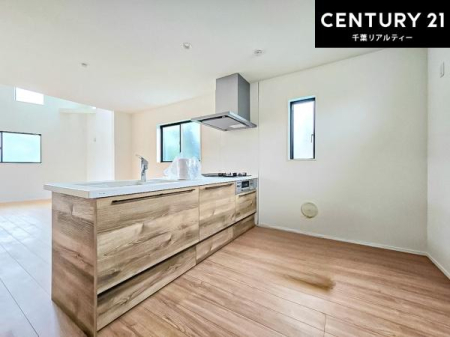 �L�b�`�� ��Ƃ肠�钲���X�y�[�X�ō�Ƃ����₷�����K�ȃL�b�`���ł��I
���q�l�ƈꏏ�ɂ��َq������y���߂�L�X�X�y�[�X�ł��B�y�����������ԂɂȂ肻���ł��ˁI