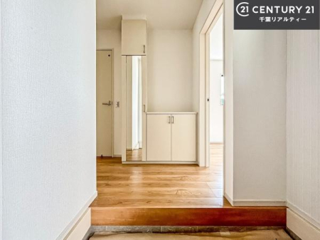 ���� �V���[�Y�{�b�N�X�t���Ȃ̂ŁA���ւ��Еt�����|�������₷���ł��I
�X�b�L���������ւŌ˂��J�����u�ԁA�������̂���S�n������Ԃ��o�}���Ă���܂��B
