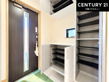 ���� �V���[�Y�{�b�N�X�t���Ȃ̂ŁA���ւ��Еt�����|�������₷���ł��I
�X�b�L���������ւŌ˂��J�����u�ԁA�������̂���S�n������Ԃ��o�}���Ă���܂��B