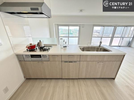 �L�b�`�� ��Ƃ肠�钲���X�y�[�X�ō�Ƃ����₷�����K�ȃL�b�`���ł��I
���q�l�ƈꏏ�ɂ��َq������y���߂�L�X�X�y�[�X�ł��B�y�����������ԂɂȂ肻���ł��ˁI