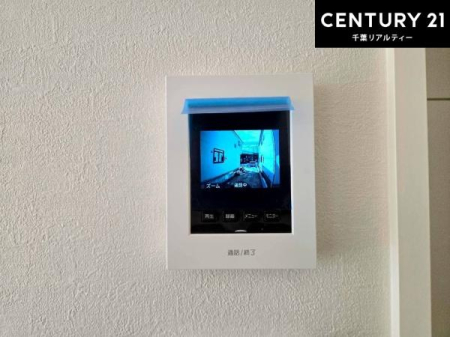 ���̑����� TV���j�^�[�t���C���^�[�z��������A�K��҂��f���Ŋm�F���Ă���Ή��ł��邽�߁A�h�Ɩʂ����S�ł��B���q�l�̂�����Ԏ��ɂ��S�����A���Ƒ��̈��S�E���S�ȕ�炵���T�|�[�g���܂��B