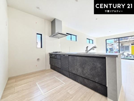 �L�b�`�� ��Ƃ肠�钲���X�y�[�X�ō�Ƃ����₷�����K�ȃL�b�`���ł��I
���q�l�ƈꏏ�ɂ��َq������y���߂�L�X�X�y�[�X�ł��B�y�����������ԂɂȂ肻���ł��ˁI