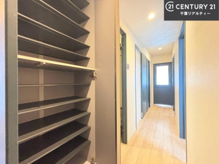 ���� �V���[�Y�{�b�N�X�t���Ȃ̂ŁA���ւ��Еt�����|�������₷���ł��I
�X�b�L���������ւŌ˂��J�����u�ԁA�������̂���S�n������Ԃ��o�}���Ă���܂��B