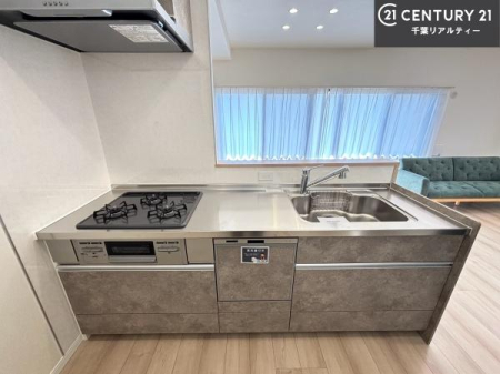 �L�b�`�� ��l�C�̑Ζʎ��V�X�e���L�b�`�����̗p���Ă��܂��I���Ƒ��̃R�~���j�P�[�V���������R�Ƒ�����݌v�ł��B
���q�l�ɂ��ڂ��͂��̂Ŋ������ł��ˁI�L�X�g���ĉ��K�ō�Ƃ��i�݂܂��B