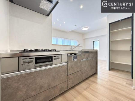 �L�b�`�� ���[�͂̍����V�X�e���L�b�`���ŁA��������H�����������Еt���A�L�X�Ƃ�����Ԃŉ��K�ɗ������y���߂܂��B