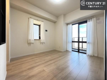 �m�� �o���R�j�[�ɖʂ��Ă���m���ł��B���邭�����肪����A���C����������ł��܂��I���N���āA�O�ɏo�Ĕw�L�т����[�ċz�����ǂ������}������邱�Ƃ��ł��܂��B