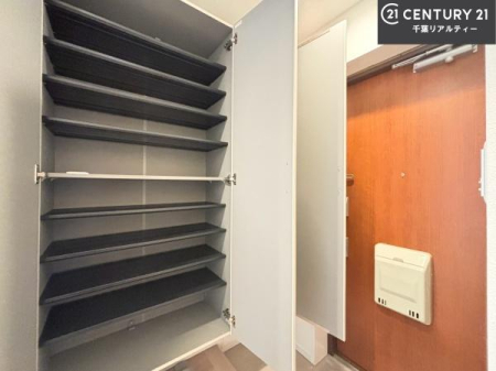 ���� �V���[�Y�{�b�N�X�t���Ȃ̂ŁA���ւ��Еt�����|�������₷���ł��I
�X�b�L���������ւŌ˂��J�����u�ԁA�������̂���S�n������Ԃ��o�}���Ă���܂��B