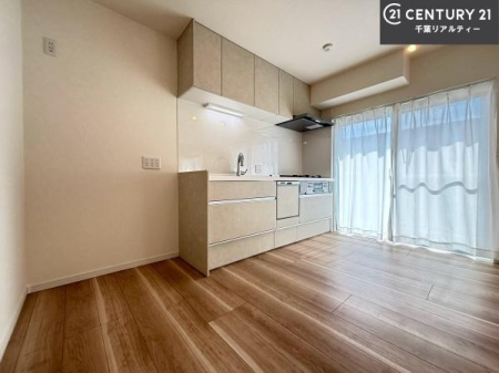 �L�b�`�� ��Ƃ肠�钲���X�y�[�X�ō�Ƃ����₷�����K�ȃL�b�`���ł��I
���q�l�ƈꏏ�ɂ��َq������y���߂�L�X�X�y�[�X�ł��B�y�����������ԂɂȂ肻���ł��ˁI