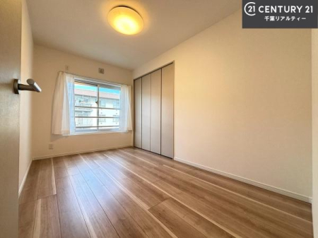 �Q�� �D���������������ޗm���́A���̖ڊo�߂��C�������ǂ������ł��ˁB���������Ԃ��������Ɖ߂������Ƃ��ł��܂��B�D�����F�����̃t���[�����O���ǂ�ȉƋ�ɂ��}�b�`���܂��I
