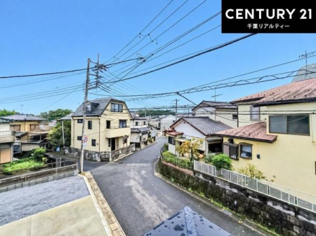 �Z�˂���̒��]�ʐ^ �����������Z��X�̌i�F��]�݂Ȃ���A���E����������m�ۂ��ꂽ���]�B�X���݂�g�߂Ɋ����A�������Ƃ����J�������y���߂܂��B