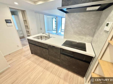�L�b�`�� ��l�C�̑Ζʎ��V�X�e���L�b�`�����̗p���Ă��܂��I���Ƒ��̃R�~���j�P�[�V���������R�Ƒ�����݌v�ł��B
���q�l�ɂ��ڂ��͂��̂Ŋ������ł��ˁI�L�X�g���ĉ��K�ō�Ƃ��i�݂܂��B