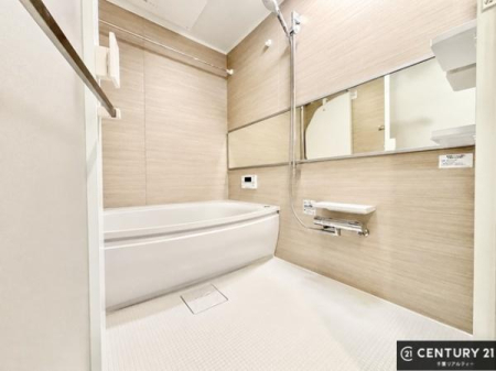 ���� �������������l�̕��͋C�̃o�X���[���́A�����o�Ă��ăo�X�^�C�����[���I
���d���撣���Ă��邲�J���ɂ��D�݂̍���̓����܂����āA�y����ł݂Ă͂������ł��傤���H