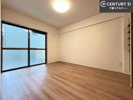 �m�� �o���R�j�[�ɖʂ��Ă���m���ł��B���邭�����肪����A���C����������ł��܂��I���N���āA�O�ɏo�Ĕw�L�т����[�ċz�����ǂ������}������邱�Ƃ��ł��܂��B