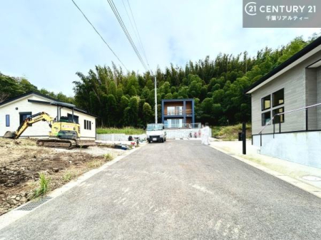 �O�ʓ��H�܂ތ��n�ʐ^ ���ӊ���A���q�l�̂���]�ɍ������������ꏏ�ɂ��ē���v���܂��B�Z��[���A�h�o�C�U�[�ɂ�邲���k������܂��B���Ђ͂��₢���킹�ɑ��Ή����܂��I���҂������܂���I