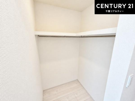 ���[ �E�H�[�N�C���N���[�[�b�g�t���ł��B��������̂��m���Ȃǂ����[���Ă��������ł��ˁI���ɂ���@�������ȂǋG�ߕ��̑傫�ȉƓd�����[�ł��܂��I