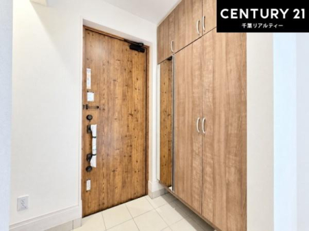 ���� �V���[�Y�{�b�N�X�t���Ȃ̂ŁA���ւ��Еt�����|�������₷���ł��I
�X�b�L���������ւŌ˂��J�����u�ԁA�������̂���S�n������Ԃ��o�}���Ă���܂��B