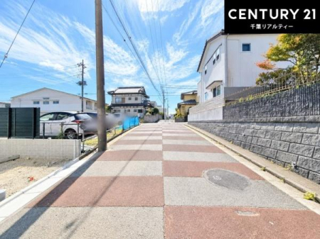 �O�ʓ��H�܂ތ��n�ʐ^ ���ӊ���A���q�l�̂���]�ɍ������������ꏏ�ɂ��ē���v���܂��B�Z��[���A�h�o�C�U�[�ɂ�邲���k������܂��B���Ђ͂��₢���킹�ɑ��Ή����܂��I���҂������܂���I