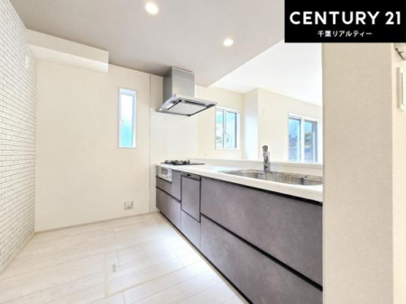 �L�b�`�� ��Ƃ肠�钲���X�y�[�X�ō�Ƃ����₷�����K�ȃL�b�`���ł��I
���q�l�ƈꏏ�ɂ��َq������y���߂�L�X�X�y�[�X�ł��B�y�����������ԂɂȂ肻���ł��ˁI