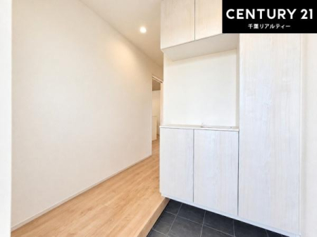���� �V���[�Y�{�b�N�X�t���Ȃ̂ŁA���ւ��Еt�����|�������₷���ł��I
�X�b�L���������ւŌ˂��J�����u�ԁA�������̂���S�n������Ԃ��o�}���Ă���܂��B