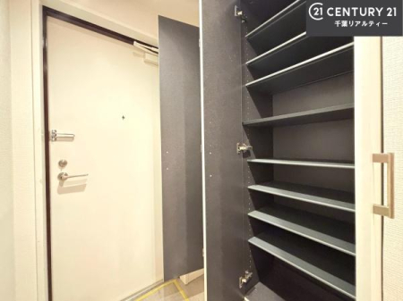 ���� �V���[�Y�{�b�N�X�t���Ȃ̂ŁA���ւ��Еt�����|�������₷���ł��I
�X�b�L���������ւŌ˂��J�����u�ԁA�������̂���S�n������Ԃ��o�}���Ă���܂��B