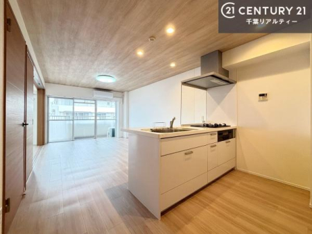 �L�b�`�� ���[�͂̍����V�X�e���L�b�`���ŁA��������H�����������Еt���A�L�X�Ƃ�����Ԃŉ��K�ɗ������y���߂܂��B