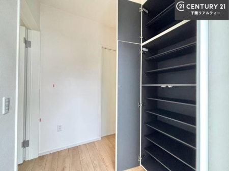 ���� �V���[�Y�{�b�N�X�t���Ȃ̂ŁA���ւ��Еt�����|�������₷���ł��I
�X�b�L���������ւŌ˂��J�����u�ԁA�������̂���S�n������Ԃ��o�}���Ă���܂��B