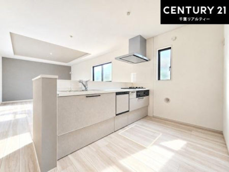 �L�b�`�� ��Ƃ肠�钲���X�y�[�X�ō�Ƃ����₷�����K�ȃL�b�`���ł��I
���q�l�ƈꏏ�ɂ��َq������y���߂�L�X�X�y�[�X�ł��B�y�����������ԂɂȂ肻���ł��ˁI