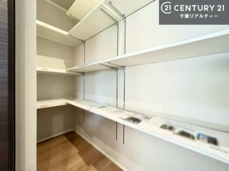 ���[ �p���g���[�t���I���Ă�������A�H�ނ̃X�g�b�N���X�b�L�����ڂ��邱�Ƃ��ł��܂��I
���񌻒n�ł��m���߂��������B