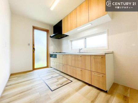 �L�b�`�� ��Ƃ����₷���V�X�e���L�b�`���ł��I���[���t���Ă���̂ŁA�����X�y�[�X�ɕ���u���Ȃ��čς݂܂��I
�L�X�g���āA���K�ɍ�Ƃ��ł��܂��I