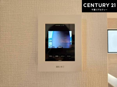 ���̑����� TV���j�^�[�t���C���^�[�z��������A�K��҂��f���Ŋm�F���Ă���Ή��ł��邽�߁A�h�Ɩʂ����S�ł��B���q�l�̂�����Ԏ��ɂ��S�����A���Ƒ��̈��S�E���S�ȕ�炵���T�|�[�g���܂��B