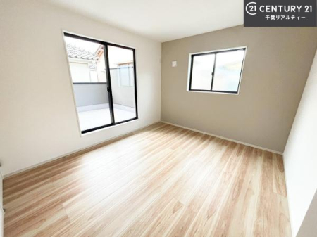 �Q�� �D���������������ޗm���́A���̖ڊo�߂��C�������ǂ������ł��ˁB���������Ԃ��������Ɖ߂������Ƃ��ł��܂��B�D�����F�����̃t���[�����O���ǂ�ȉƋ�ɂ��}�b�`���܂��I