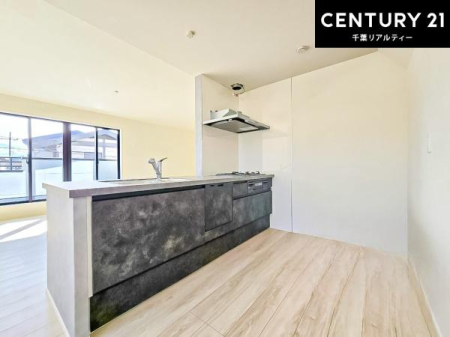 �L�b�`�� ��Ƃ肠�钲���X�y�[�X�ō�Ƃ����₷�����K�ȃL�b�`���ł��I
���q�l�ƈꏏ�ɂ��َq������y���߂�L�X�X�y�[�X�ł��B�y�����������ԂɂȂ肻���ł��ˁI