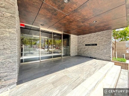 �G���g�����X �z������̗ǂ��G���g�����X�́A���Ƒ��₨�q�l���������}���Ă���܂��B
�����̕�炵�ɐS�n�悳�������炵�Ă�����Ԃł��B
