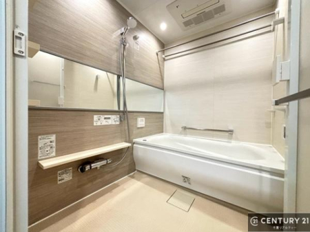 ���� �������������l�̕��͋C�̃o�X���[���́A�����o�Ă��ăo�X�^�C�����[���I
���d���撣���Ă��邲�J���ɂ��D�݂̍���̓����܂����āA�y����ł݂Ă͂������ł��傤���H