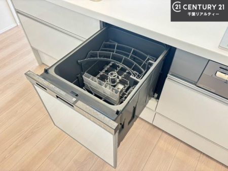�L�b�`�� �H��@�t���̃L�b�`���ł��I�Z���������r��h�~�Ƃ��đ�ϊ��􂷂�֗��Ȏd�l�ł��I�r���g�C���Ȃ̂ŃL�b�`���̏ꏊ����炸�����X�y�[�X���L���g�����Ƃ��o���܂��I